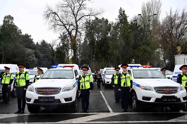 ИИМге 101 автоунаа тапшырылды. Алардын баары аймактарга жөнөтүлөт. - Sputnik Кыргызстан