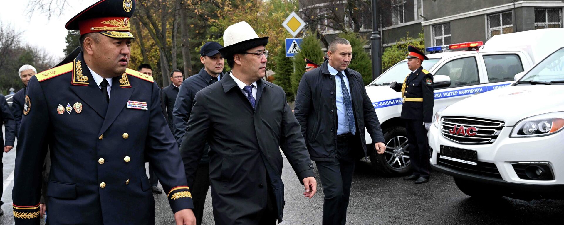 Президент Садыр Жапаров на праздновании 101-летия кыргызской милиции - Sputnik Кыргызстан, 1920, 01.11.2025