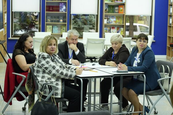 Бишкекте Кыргызстандын мектеп директорлорунун III форуму аяктады - Sputnik Кыргызстан