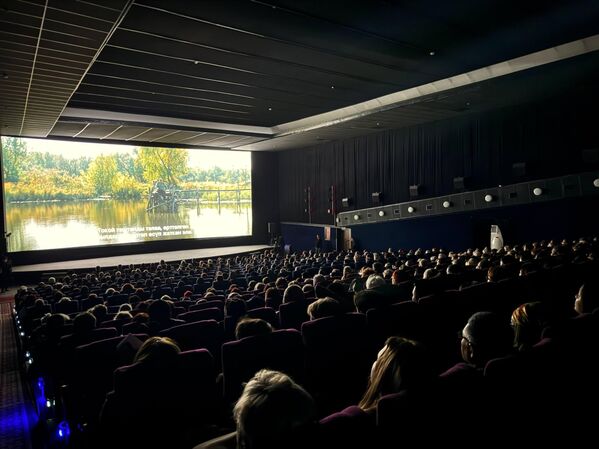 Залы были полными, эмоции — яркими. Кыргызстанцам представилась возможность бесплатно  посмотреть зрелищные и кассовые киноновинки.  - Sputnik Кыргызстан