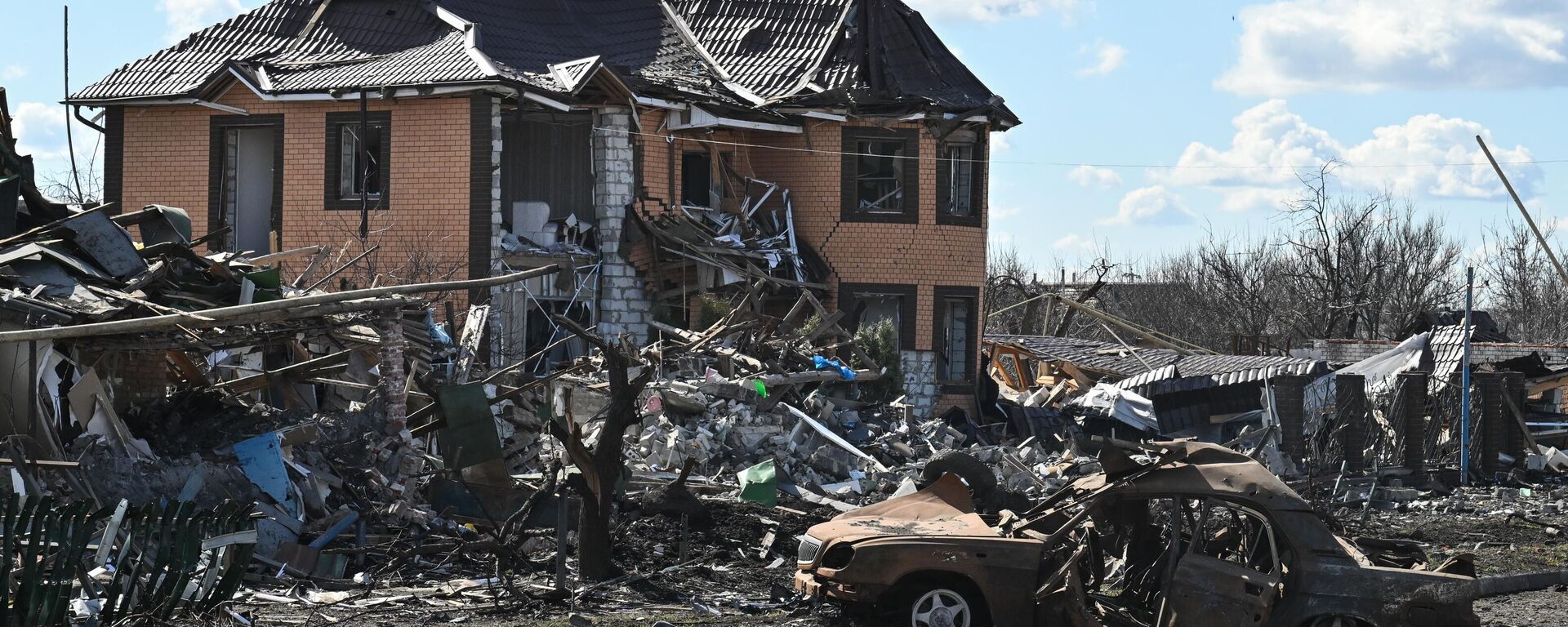 Разрушенные строения в Судже. Архивное фото - Sputnik Кыргызстан, 1920, 03.11.2025