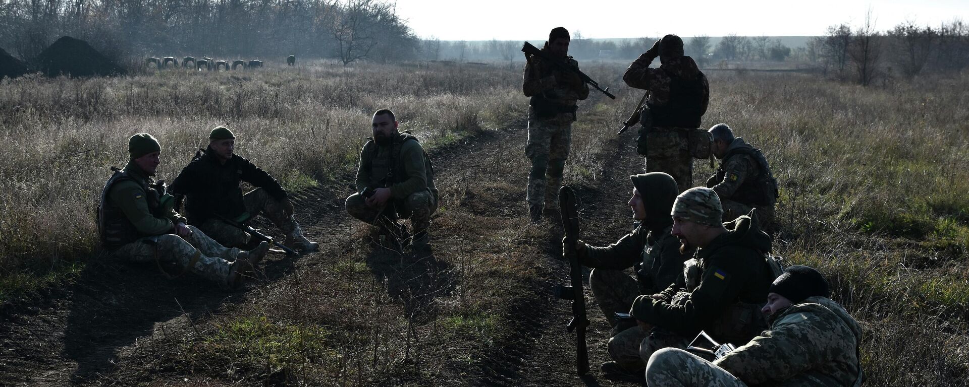 Украинские военные в зоне спецоперации. Архивное фото - Sputnik Кыргызстан, 1920, 04.11.2025