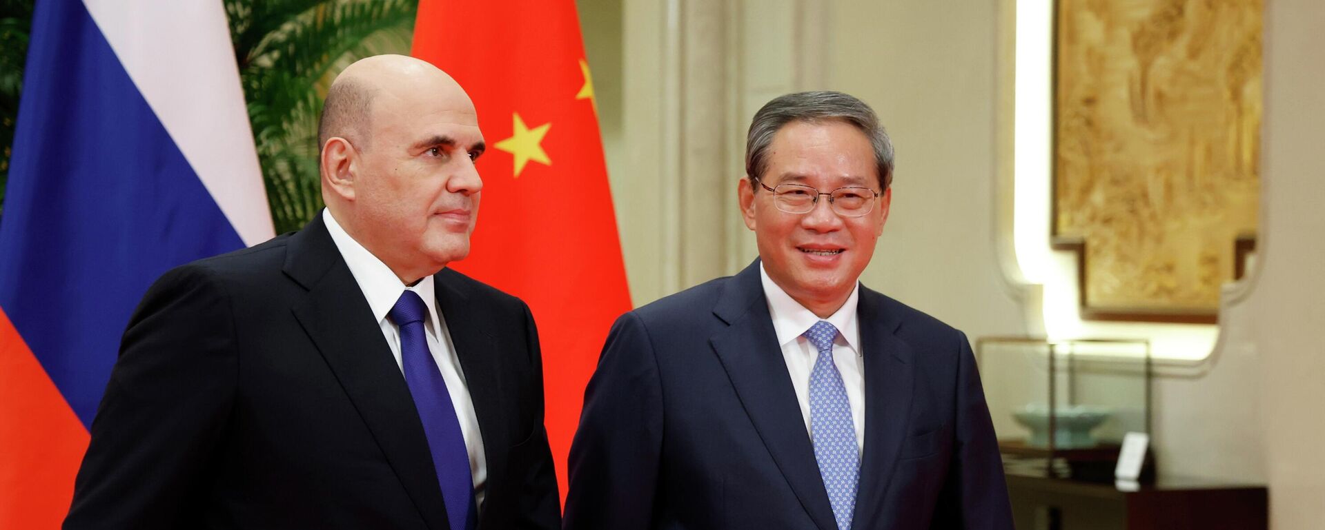 Глава правительства России Михаил Мишустин встретился с премьером Госсовета КНР Ли Цяном - Sputnik Кыргызстан, 1920, 04.11.2025