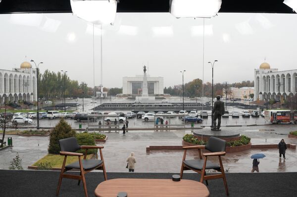 По словам главреда, появление студии вызвало обсуждение среди горожан, но телеканал ожидал подобной реакции - Sputnik Кыргызстан