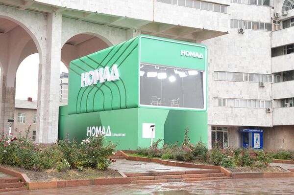 По ее словам, конструкция временная и пробудет здесь несколько месяцев, после чего будет демонтирована и перенесена в другое место — возможно, в другой город Кыргызстана - Sputnik Кыргызстан