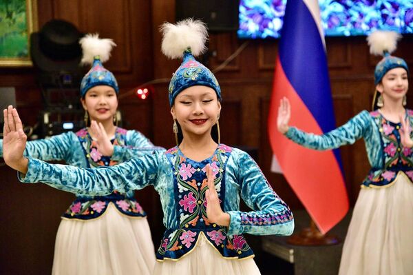 Концертная программа по случаю Дня народного единства - Sputnik Кыргызстан
