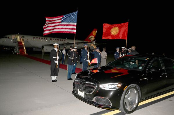 Президент КР примет участие в очередной встрече глав государств в формате &quot;С5+1&quot;. Мероприятие, приуроченное к десятилетию этой диалоговой платформы, нацелено на обмен мнениями по вопросам развития сотрудничества между странами Центральной Азии и США. - Sputnik Кыргызстан
