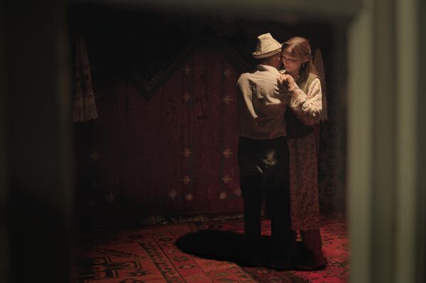 Фильм &quot;Кара Кызыл Сары&quot; кыргызстанского режиссера Актана Арым Кубата удостоился приза ЮНЕСКО &quot;Культурное многообразие&quot; в рамках премии Азиатско-Тихоокеанской киноакадемии (APSA) - Sputnik Кыргызстан