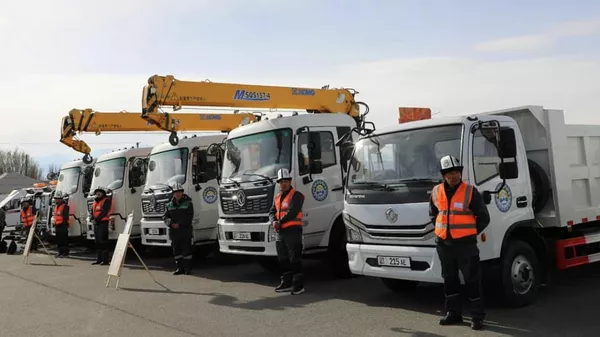 Ташиев Балыкчынын коммуналдык кызматтарына 100 млн. сомдук техника тапшырды - Sputnik Кыргызстан