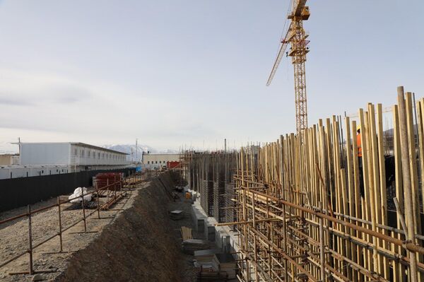 На  территории предусмотрено строительство 32 жилых блоков высотой 12 этажей общей вместимостью 1 850 квартир - Sputnik Кыргызстан