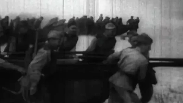 82 жыл мурда Киевди советтик жоокерлер фашисттерден бошоткон. Видео - Sputnik Кыргызстан