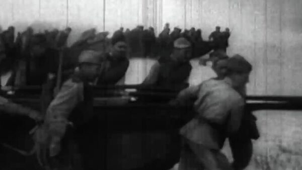 82 жыл мурда Киевди советтик жоокерлер фашисттерден бошоткон. Видео - Sputnik Кыргызстан