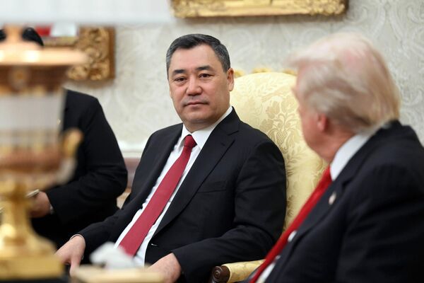 Говоря о том, что Кыргызстан в отличие от других государств не обладает запасами нефти и газа, Жапаров подчеркнул, что главное богатство страны — образованная молодежь, активно осваивающая IT-сферу - Sputnik Кыргызстан