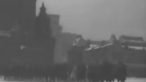 Параддан согушка кеткен аскерлер боюнча 84 жыл мурдагы видео - Sputnik Кыргызстан