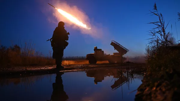 Боевая работа РСЗО Град группировки войск Центр в зоне СВО - Sputnik Кыргызстан