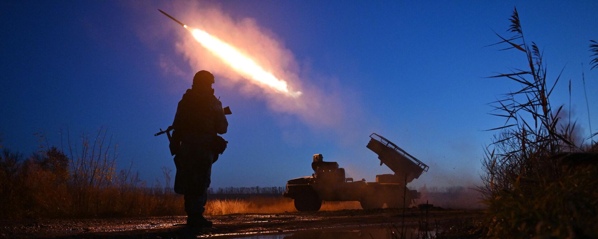 Түндүк аскер округунун зонасында Красноармейск багытында Центр тобунун Град МЛРСинин күжүрмөн аракеттери. - Sputnik Кыргызстан, 1920, 08.11.2025