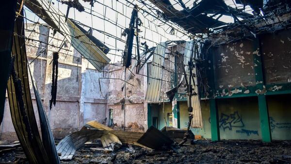 Последствия пожара в здании бывшего кинотеатра Чатыр-Куль в Бишкеке - Sputnik Кыргызстан