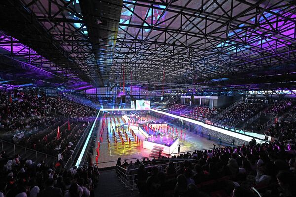Кичи арена 5 миңден ашык көрүүчүгө ылайыкталган. Анда спорттук мелдештерди жана маданий-массалык иш-чараларды өткөрсө болот - Sputnik Кыргызстан