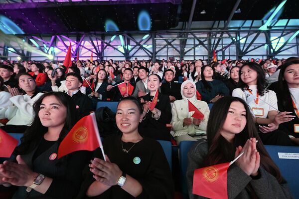 Аренанын курулушу быйыл башталган. Буга чейин ал жерде кафе, ресторан, түнкү клубдар жайгашып, эски аренаны айрым бөлүктөрү каралбай калган. - Sputnik Кыргызстан