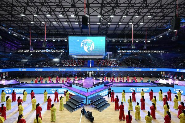 Бүгүн Бишкекте Дөлөн Өмүрзаков атындагы стадиондун кичи аренесы чоң салтанат менен ачылды - Sputnik Кыргызстан