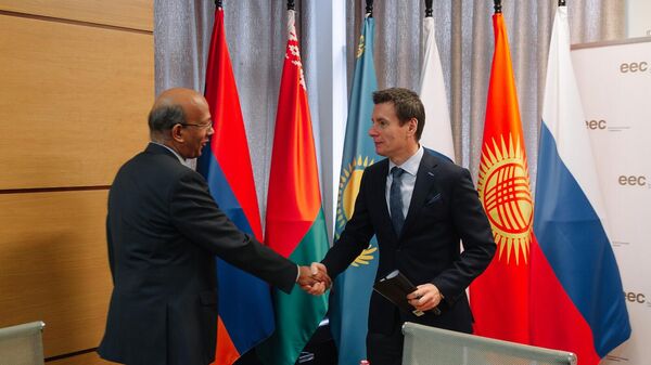 Встреча Андрея Слепнева с послом Индии Винаем Кумаром - Sputnik Кыргызстан