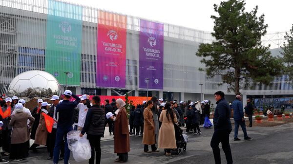 Как выглядит малая арена бишкекского стадиона — ее назвали Жаштык. Видео - Sputnik Кыргызстан