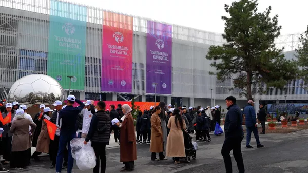 Как выглядит малая арена бишкекского стадиона — ее назвали Жаштык. Видео - Sputnik Кыргызстан