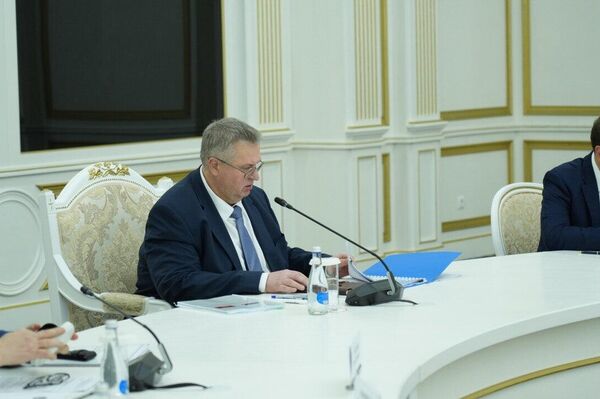 Сопредседателями встречи выступают глава кабинета министров КР Адылбек Касымалиев и зампредседателя правительства РФ Алексей Оверчук - Sputnik Кыргызстан