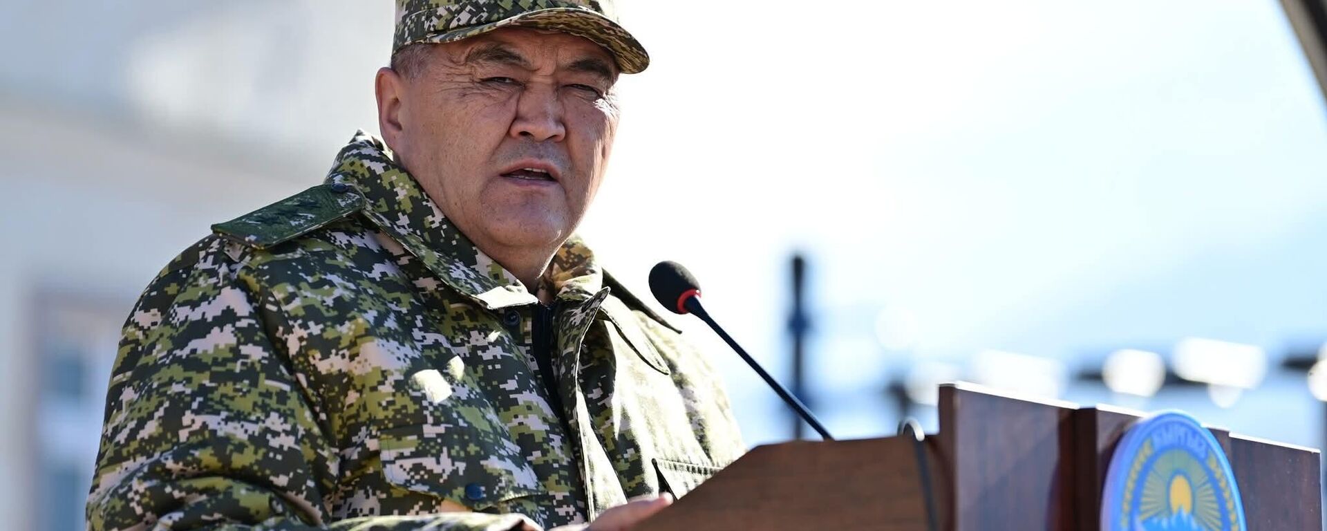 Торжественная церемония вручения ключей пограничникам от новых служебных квартир в Ошской области - Sputnik Кыргызстан, 1920, 13.02.2026