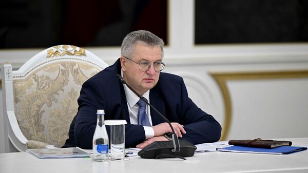 Зампредседателя правительства России Алексей Оверчук на заседании кыргызско-российской межправкомиссии - Sputnik Кыргызстан