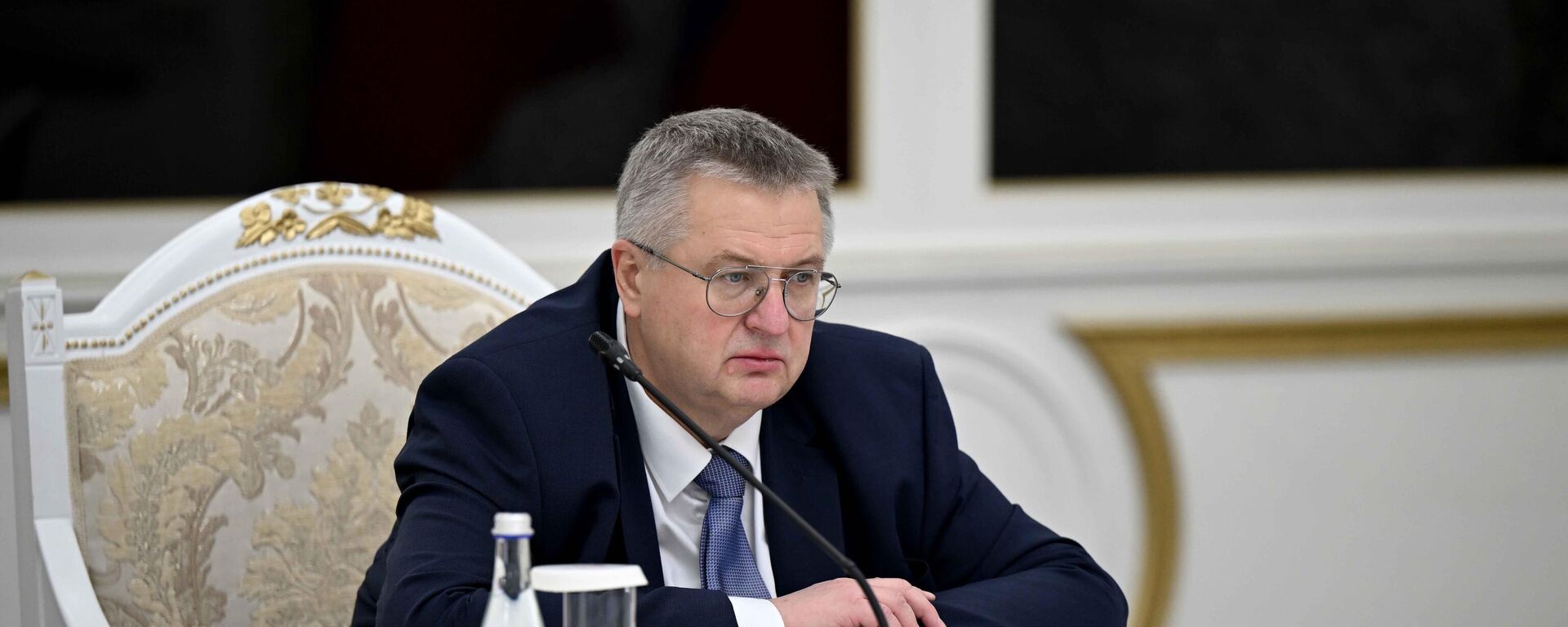 Россия өкмөтүнүн төрага орун басары Алексей Оверчук Кыргыз-Россия өкмөттөр аралык комиссиясынын жыйынында  - Sputnik Кыргызстан, 1920, 11.11.2025