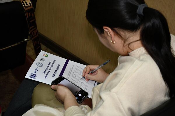 Она направлена на поддержку специалистов, которые работают с детьми, имеющими расстройства аутистического спектра (РАС), детский церебральный паралич и синдром Дауна - Sputnik Кыргызстан