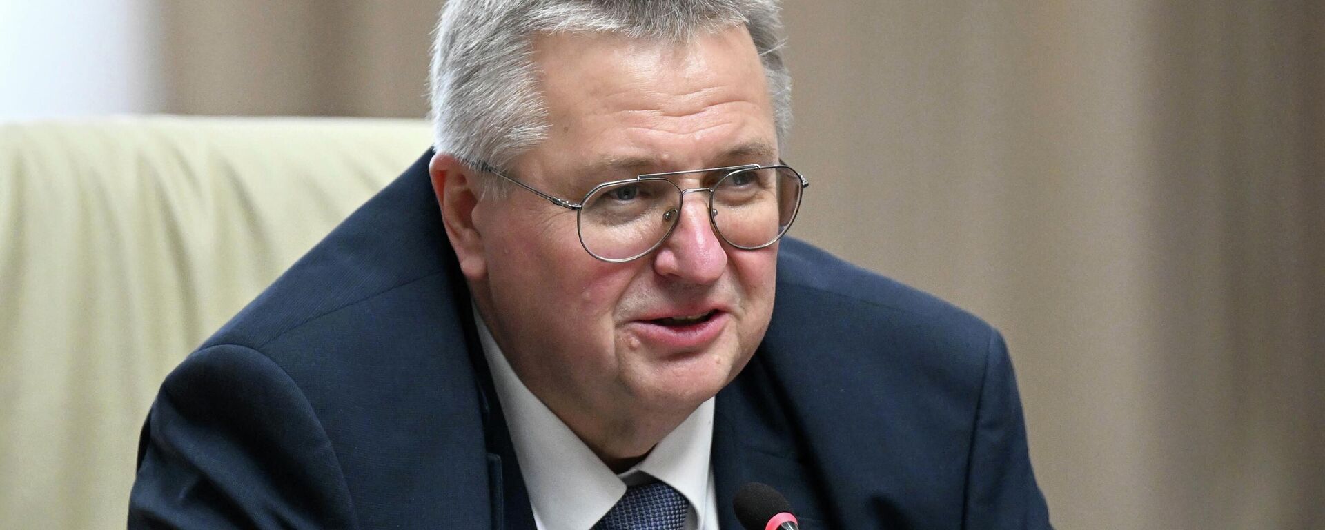 Заместитель председателя правительства РФ Алексей Оверчук - Sputnik Кыргызстан, 1920, 06.08.2026