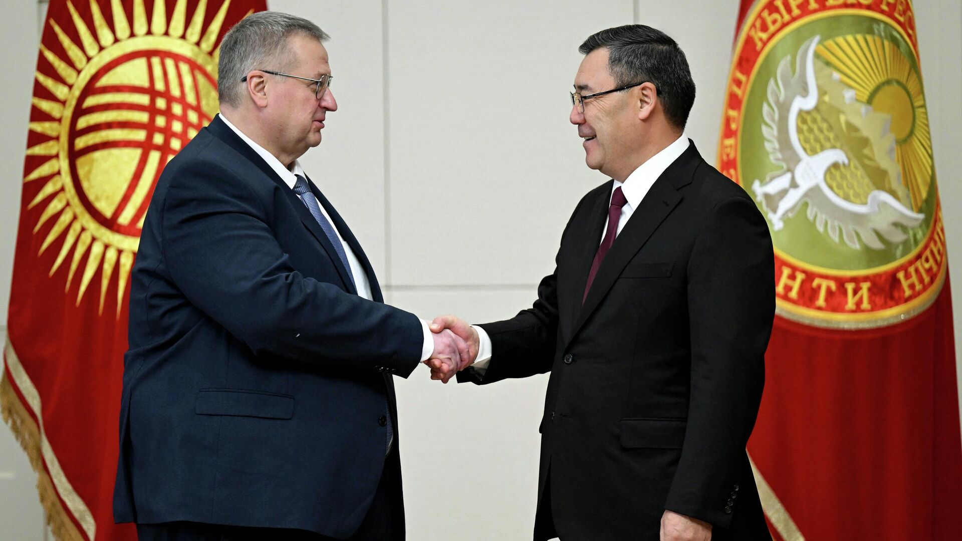 Садыр Жапаров РФ вице-премьери Оверчукту кабыл алды - Sputnik Кыргызстан, 1920, 11.11.2025