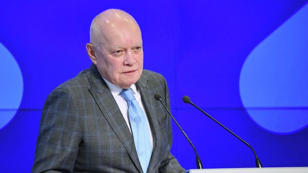 КМШнын алкагында өтүп жаткан IV медиафорумда Россия сегодня медиатобунун директору Дмитрий Киселев  - Sputnik Кыргызстан