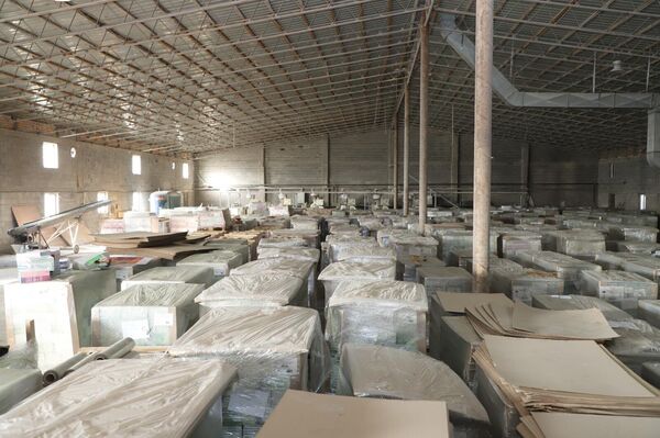 Учурда 3, 4, 6, 8, 9-класстар үчүн ошол эле предметтер боюнча окуу китептерин ылайыкташтыруу иштери башталды - Sputnik Кыргызстан