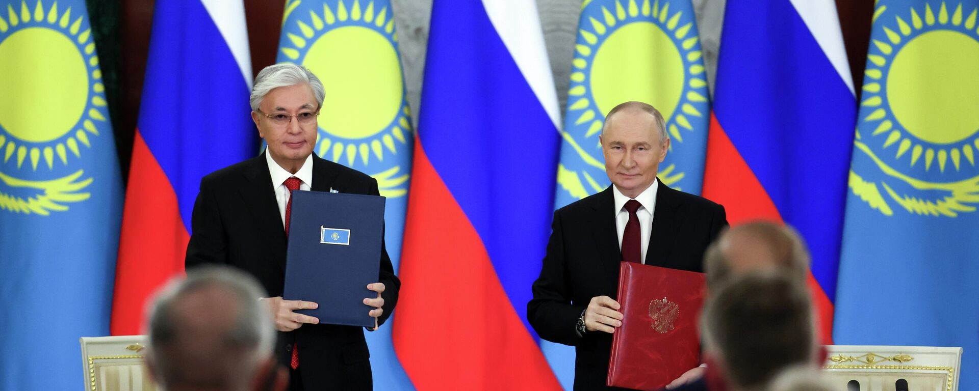 Казакстан менен Россиянын президентетри  Касым-Жомарт, Владимир Путин   - Sputnik Кыргызстан, 1920, 28.05.2026