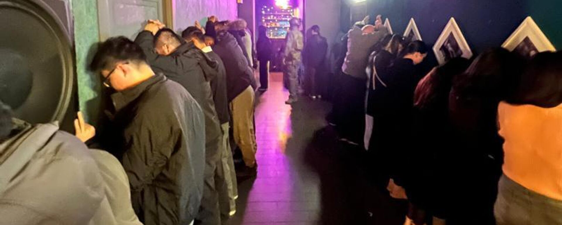 Караоке-бар деп ачып, сойкукана катары иштеткен чет элдик кармалды - Sputnik Кыргызстан, 1920, 13.11.2025