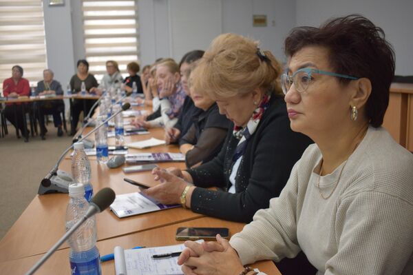 Она направлена на поддержку специалистов, которые работают с детьми, имеющими расстройства аутистического спектра (РАС), детский церебральный паралич и синдром Дауна - Sputnik Кыргызстан