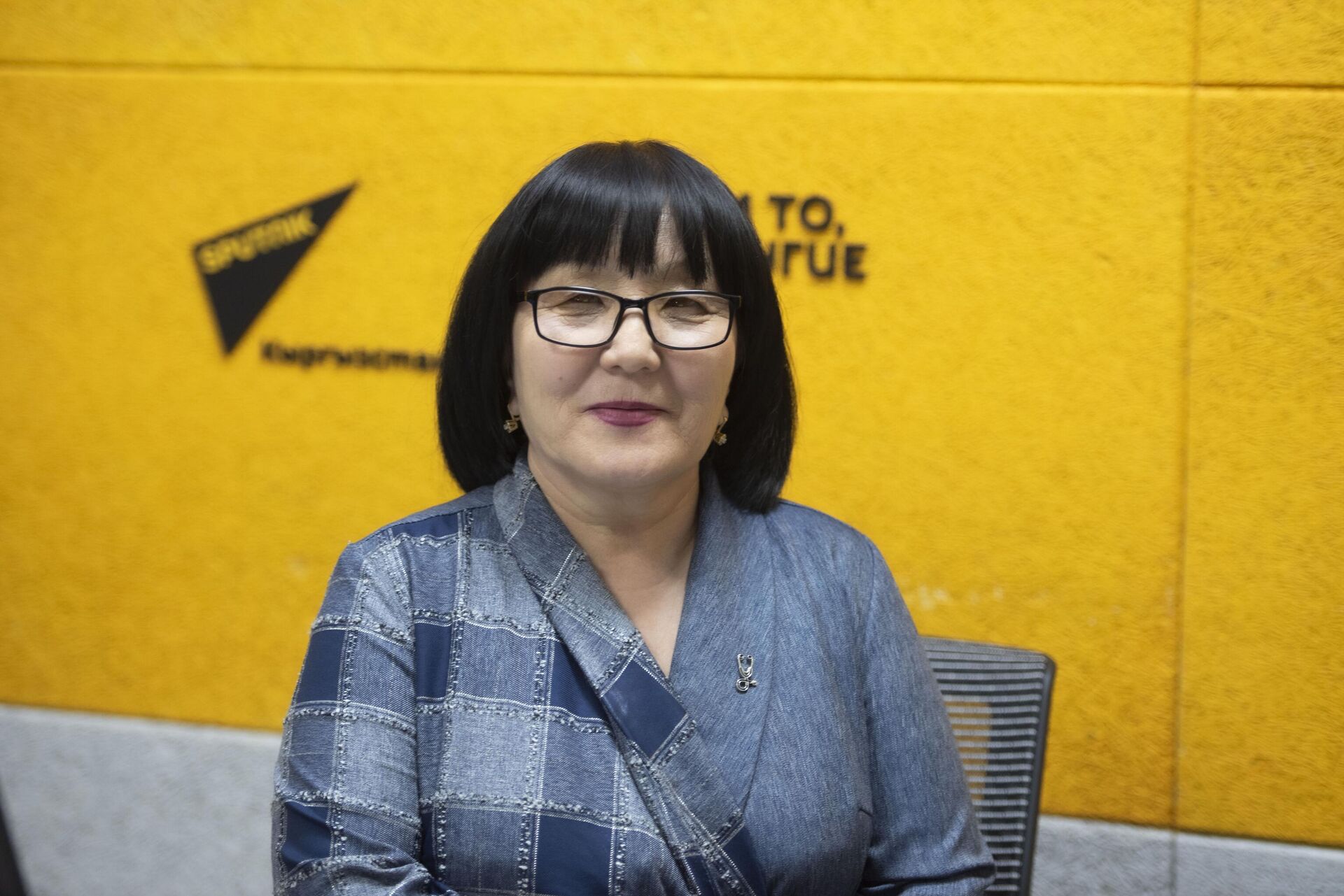 Школьный врач Центра семейной медицины № 6 Бактыгул Жумакулова - Sputnik Кыргызстан, 1920, 13.11.2025