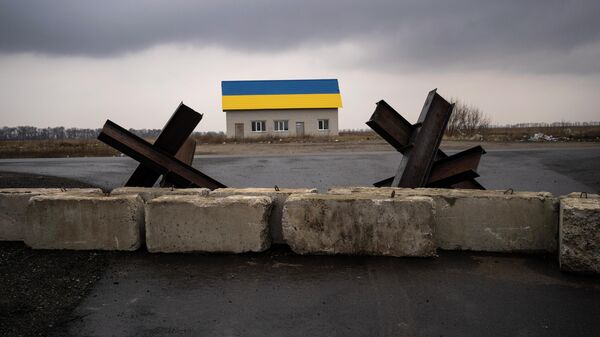 Киевдин четиндеги танкка каршы тосмолор. Архивдик сүрөт - Sputnik Кыргызстан