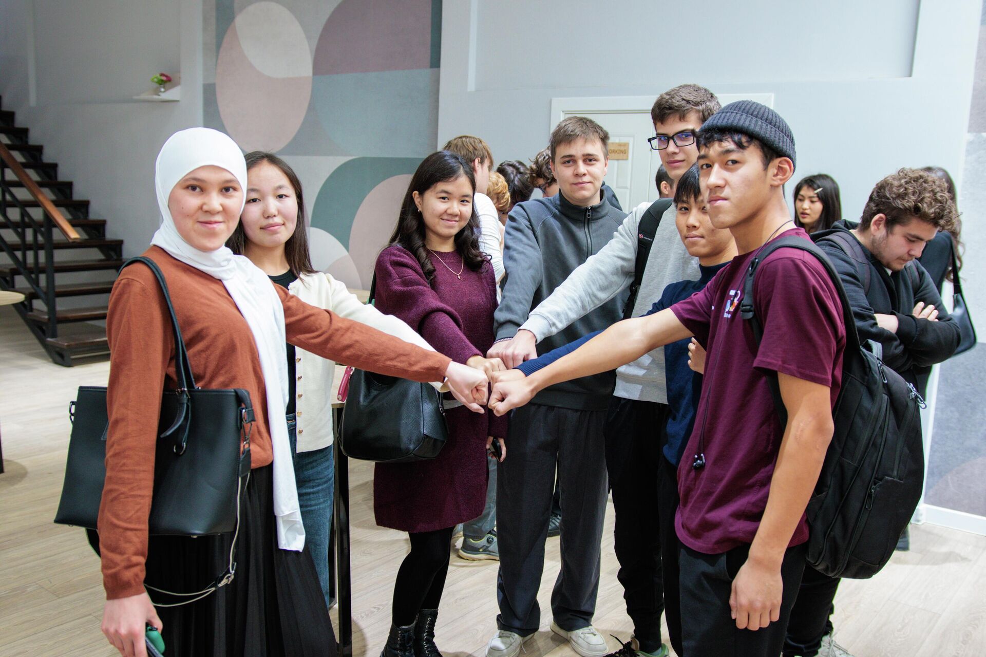 Участники международной викторины Global Atomic Quiz 2025 в Бишкеке - Sputnik Кыргызстан, 1920, 13.11.2025