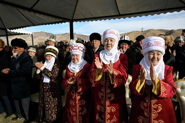 Глава государства отметил, что обновленный комплекс &quot;Манас Ордо&quot; станет символом возрождения духовной культуры кыргызов - Sputnik Кыргызстан