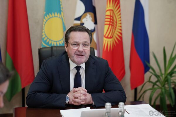 Министр технического регулирования ЕЭК Валентин Татарицкий отметил, что сотрудничество в сфере защиты прав потребителей достигло принципиально нового уровня - Sputnik Кыргызстан