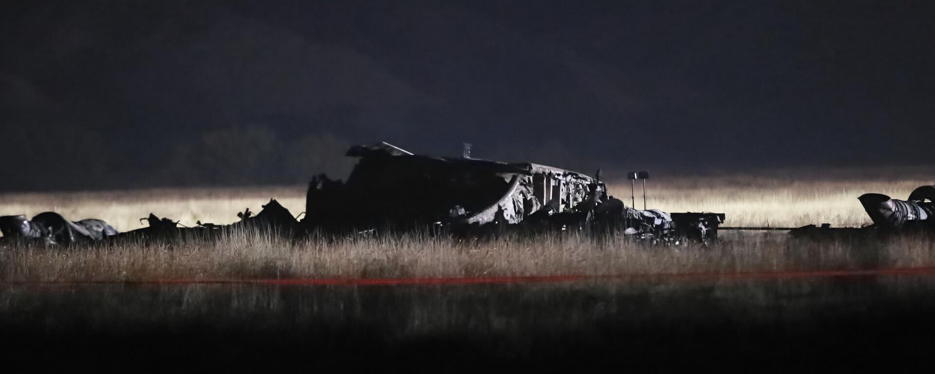 Обломки на месте крушения турецкого военного самолета в Грузии - Sputnik Кыргызстан, 1920, 14.11.2025