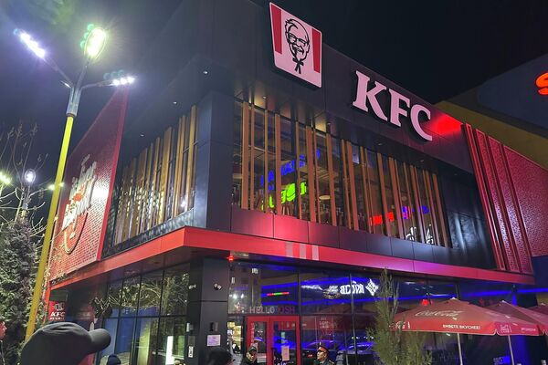 &quot;Эскертүү берилген, укпай жатсаңар ушундай болот!&quot; — деди Токторбаев кафе ээлерине. - Sputnik Кыргызстан