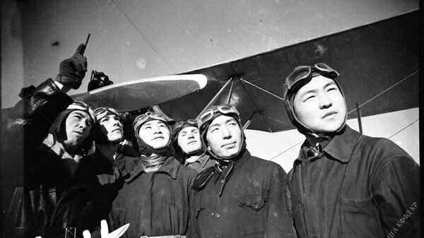 Фрунзе аэроклубунун учкучтары. 1942 - Sputnik Кыргызстан