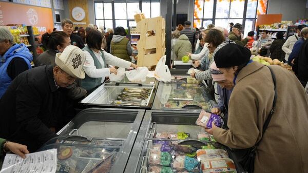 Открытие  пятого социального магазина Евразия в Бишкеке - Sputnik Кыргызстан