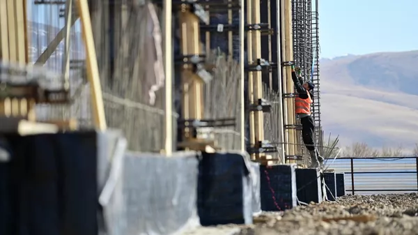 Строительство международного аэропорта Джалал-Абад в Сузакском районе - Sputnik Кыргызстан