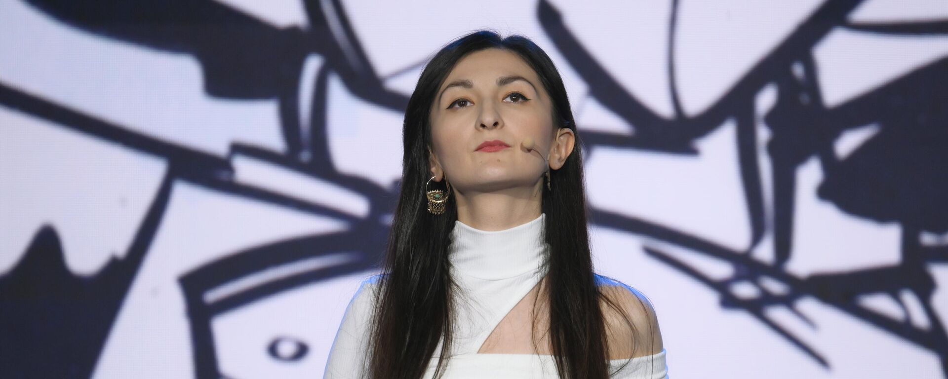 Поэтесса Динара Керимова. Архивное фото - Sputnik Кыргызстан, 1920, 17.11.2025